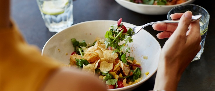 Evden çalışmak ve sağlıklı makarna salatası